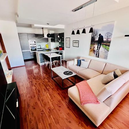 Bl Luxury Apartment, 24Hr Self Check-In, Free Private Garage Parking, Panoramic Views From Balcony, 5 Minute Walk To City Center 반스카비스트리카 외부 사진