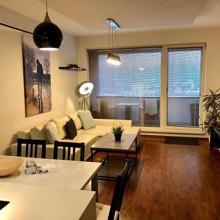 Bl Luxury Apartment, 24Hr Self Check-In, Free Private Garage Parking, Panoramic Views From Balcony, 5 Minute Walk To City Center 반스카비스트리카 외부 사진