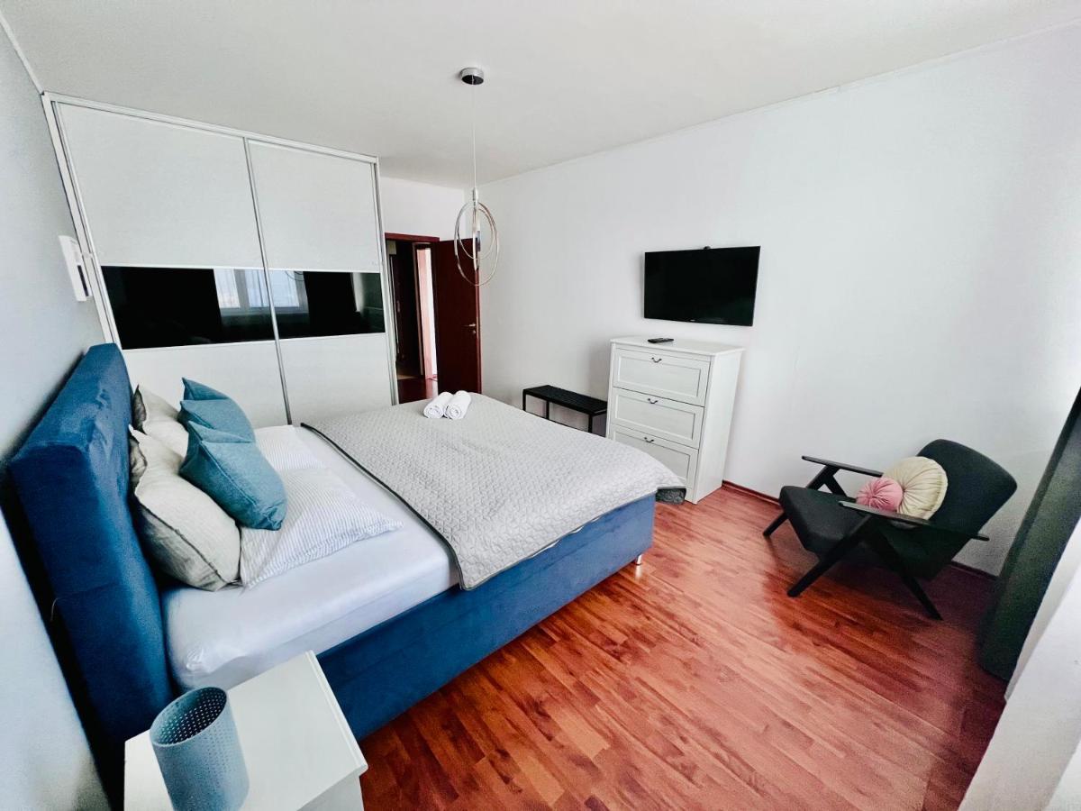 Bl Luxury Apartment, 24Hr Self Check-In, Free Private Garage Parking, Panoramic Views From Balcony, 5 Minute Walk To City Center 반스카비스트리카 외부 사진